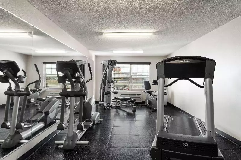 هتل Harmony Inn & Suites