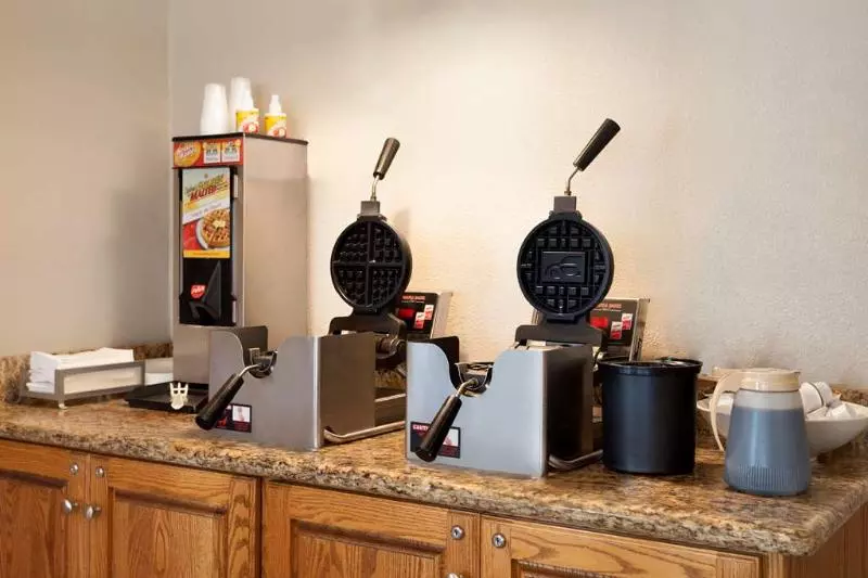 هتل Harmony Inn & Suites