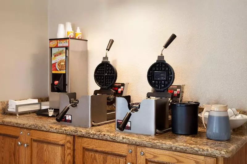 هتل Harmony Inn & Suites