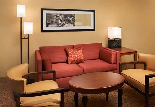 Отель Courtyard by Marriott