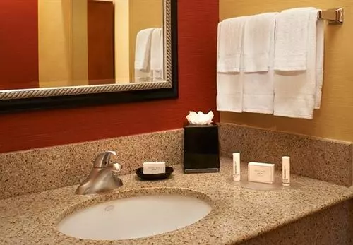 Отель Courtyard by Marriott