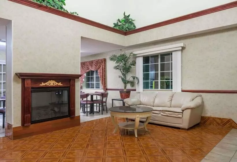 Отель Days Inn By Wyndham Norton