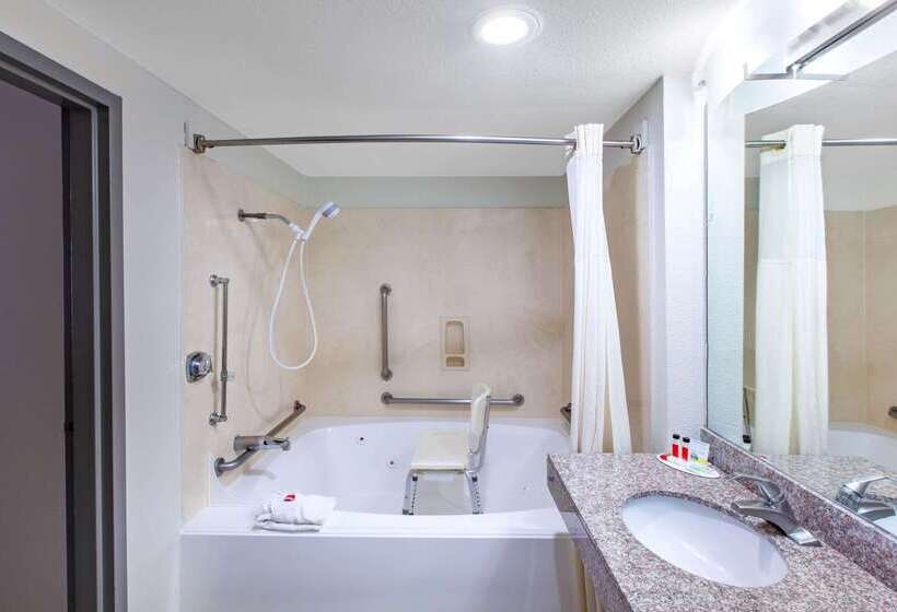 فندق Days Inn & Suites By Wyndham Webster Nasaclearlakehouston