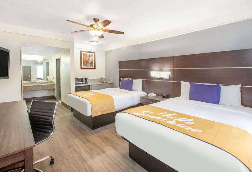 فندق Days Inn & Suites By Wyndham Webster Nasaclearlakehouston