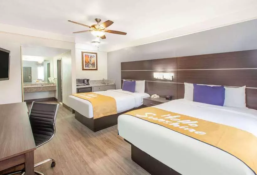 Hotel Days Inn & Suites By Wyndham Webster Nasaclearlakehouston