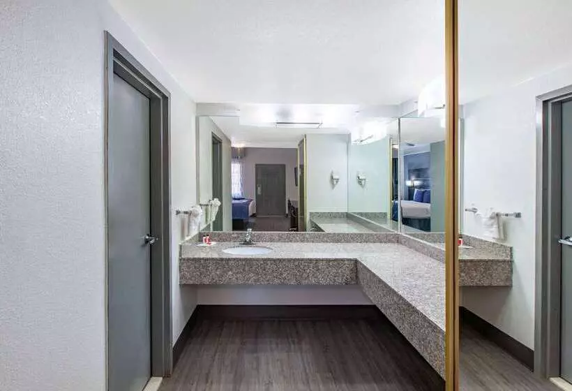 Hotel Days Inn & Suites By Wyndham Webster Nasaclearlakehouston