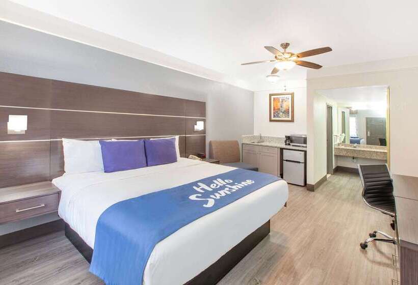 فندق Days Inn & Suites By Wyndham Webster Nasaclearlakehouston