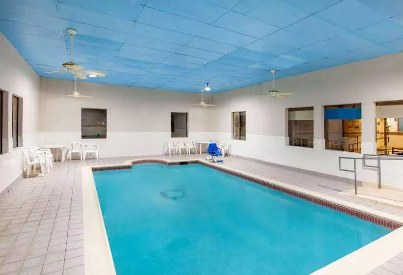 Hotel Days Inn & Suites By Wyndham Webster Nasaclearlakehouston