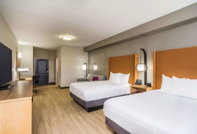 Отель La Quinta By Wyndham Chattanooga Hamilton Place