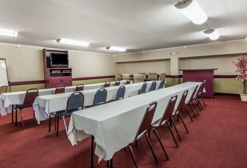 فندق Quality Inn & Suites At Tropicana Field