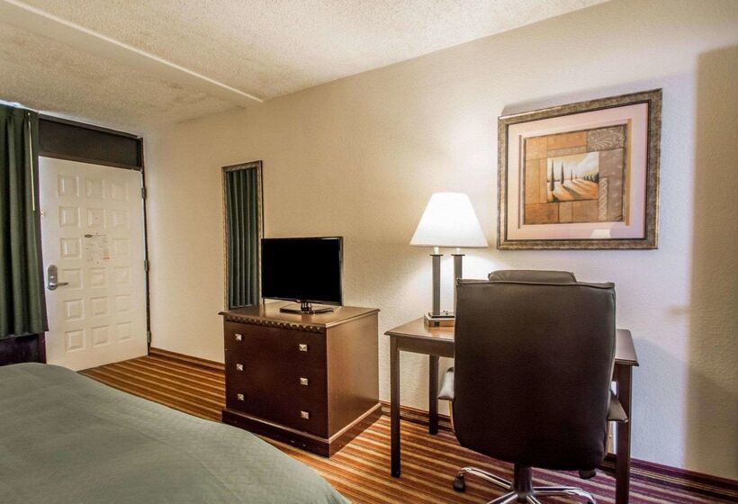 فندق Quality Inn & Suites At Tropicana Field