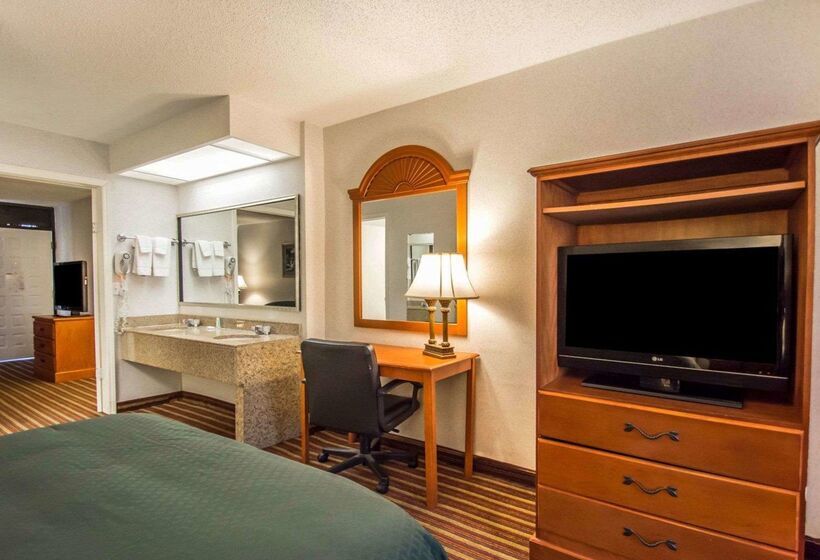 فندق Quality Inn & Suites At Tropicana Field