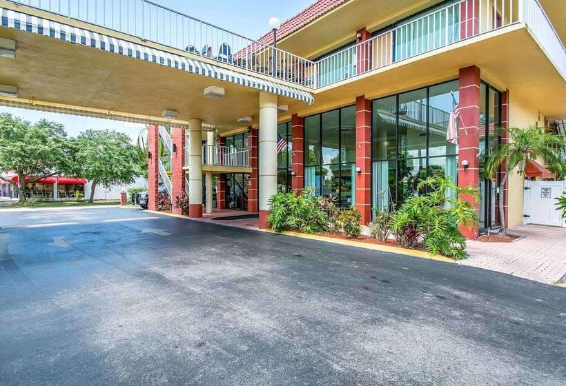 فندق Quality Inn & Suites At Tropicana Field