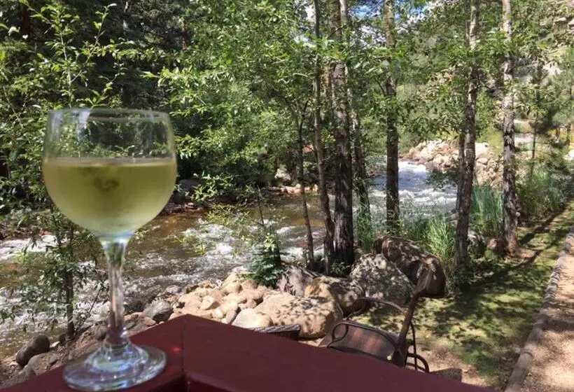 Retkeilymaja Swiftcurrent Lodge