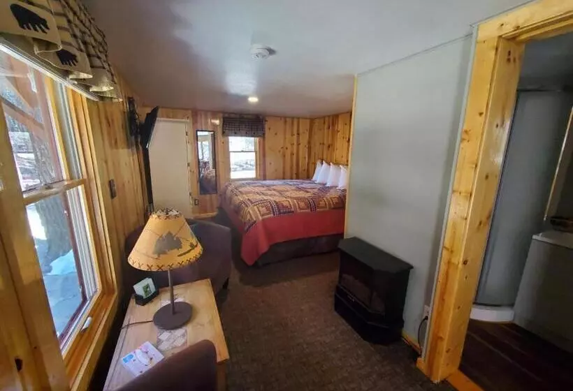 Retkeilymaja Swiftcurrent Lodge
