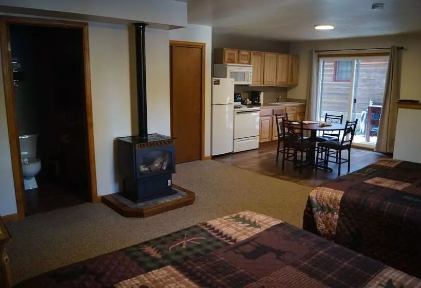 Retkeilymaja Swiftcurrent Lodge