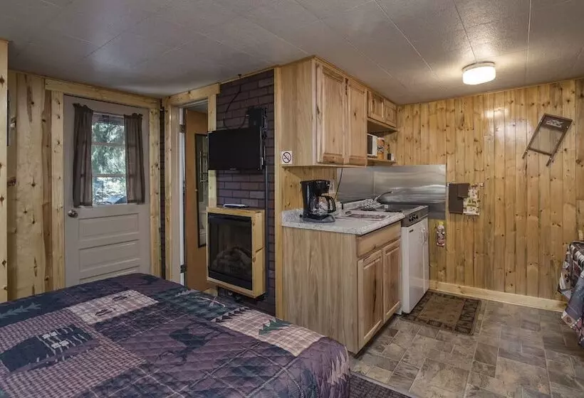 Retkeilymaja Swiftcurrent Lodge