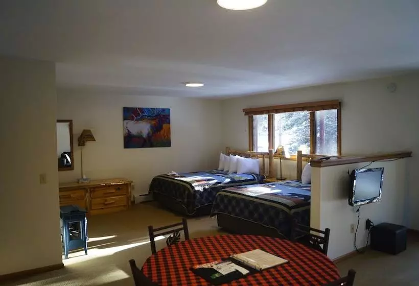 Retkeilymaja Swiftcurrent Lodge
