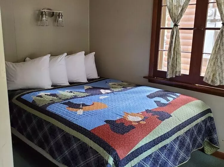 Retkeilymaja Swiftcurrent Lodge