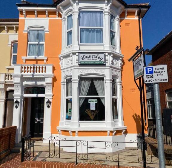 مبيت وإفطار Waverley Park Lodge