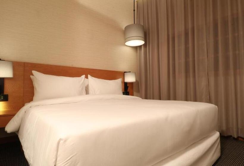 هتل The Vern At Blvd