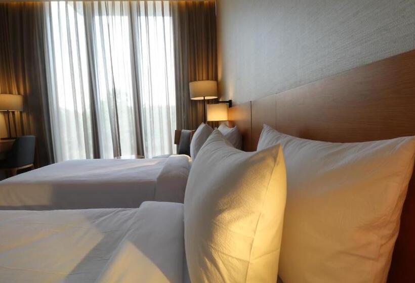 هتل The Vern At Blvd