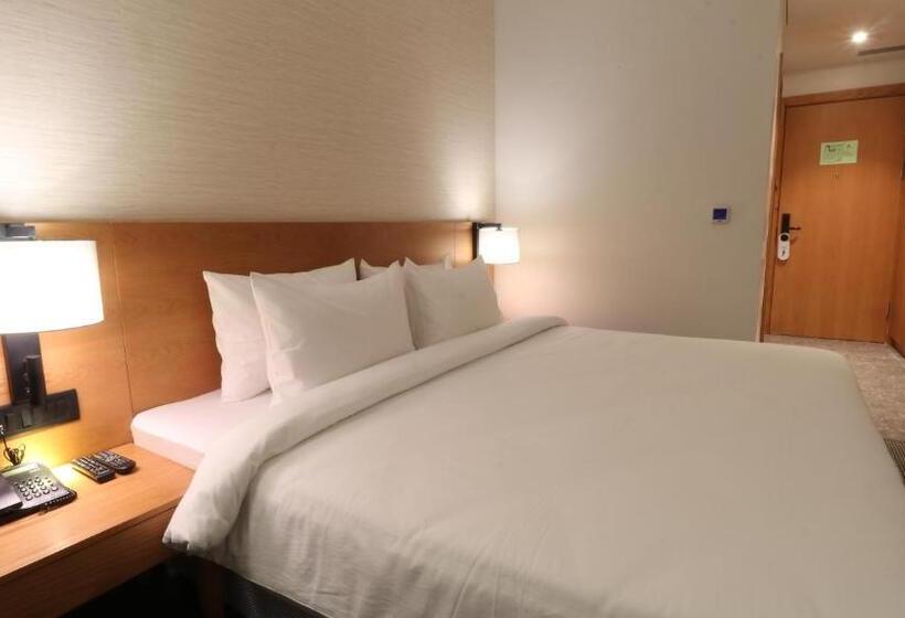 هتل The Vern At Blvd