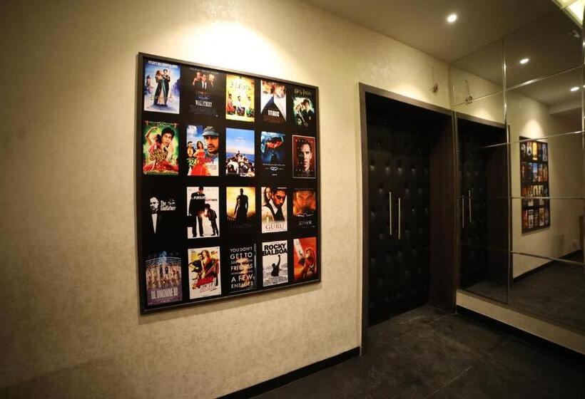 هتل The Vern At Blvd