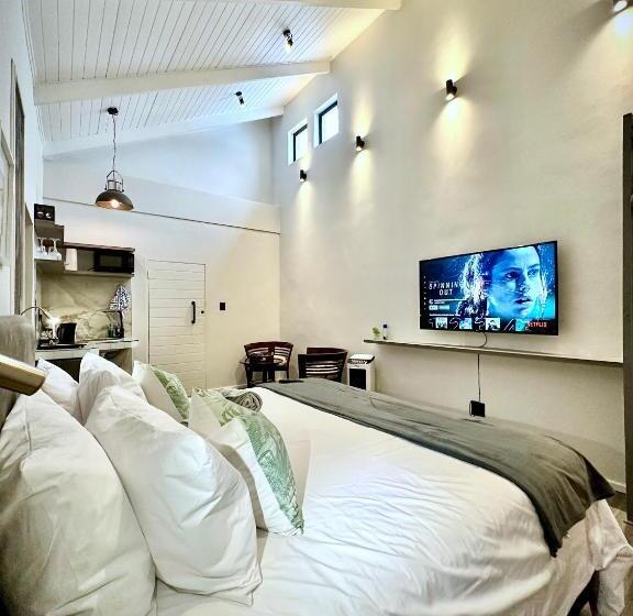 Bed & Breakfast Spacube Luxury Suites And Spa