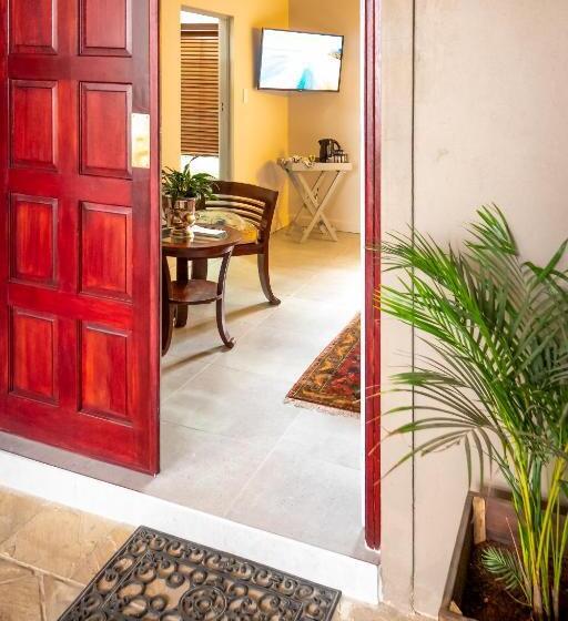 Bed & Breakfast Spacube Luxury Suites And Spa