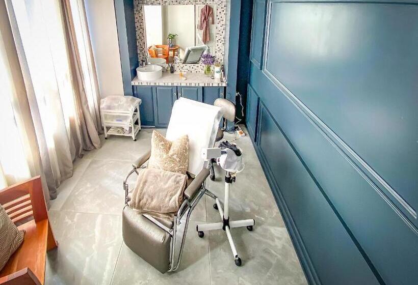 Bed & Breakfast Spacube Luxury Suites And Spa