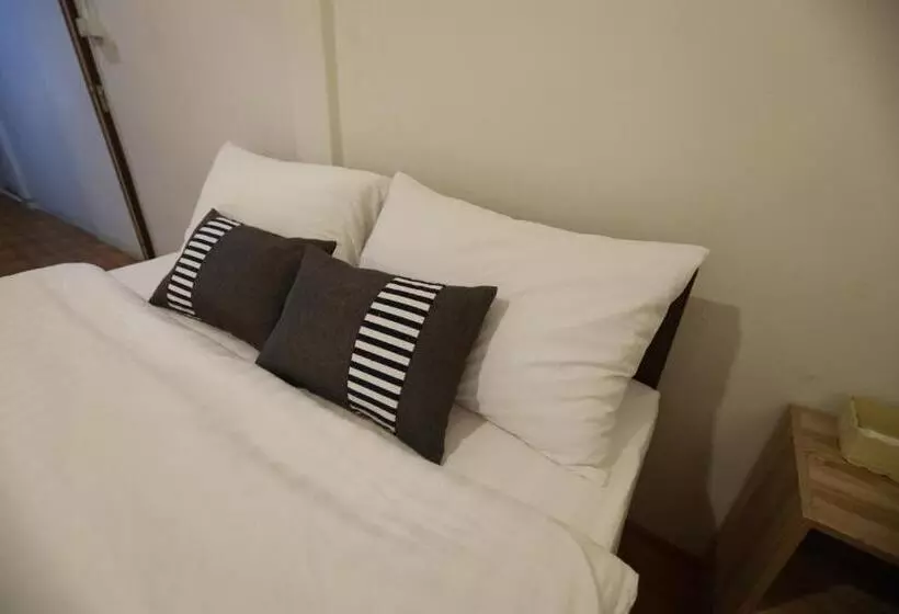 Banana Hostel Donmuang