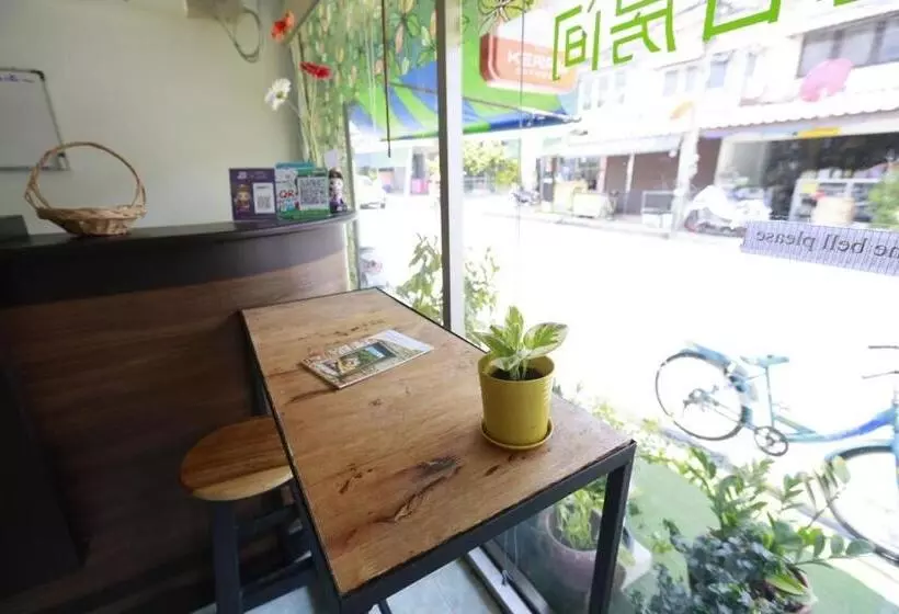 Banana Hostel Donmuang