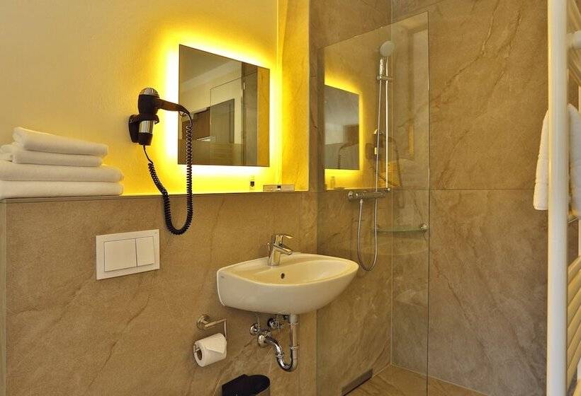 Отель Am Kurpark