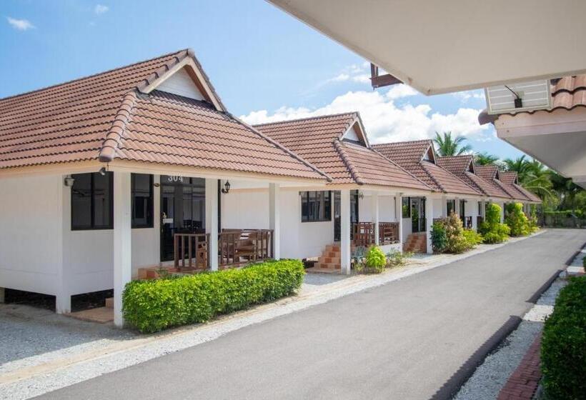 Pensjonat หาดทรายขาวรีสอร์ท