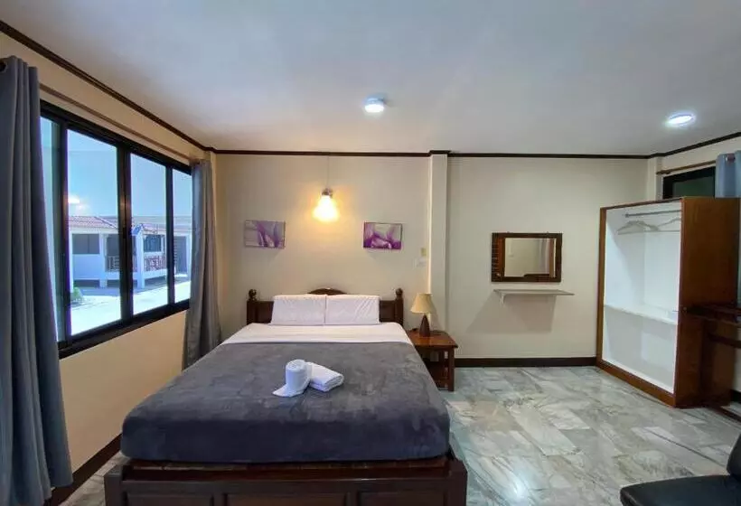 Majatalo หาดทรายขาวรีสอร์ท