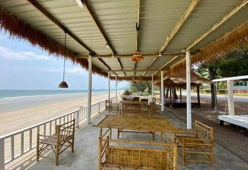 Majatalo หาดทรายขาวรีสอร์ท