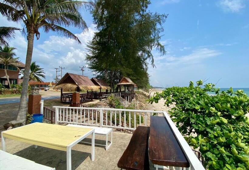 Pensjonat หาดทรายขาวรีสอร์ท