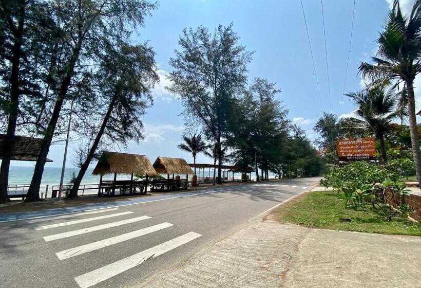 Pensjonat หาดทรายขาวรีสอร์ท