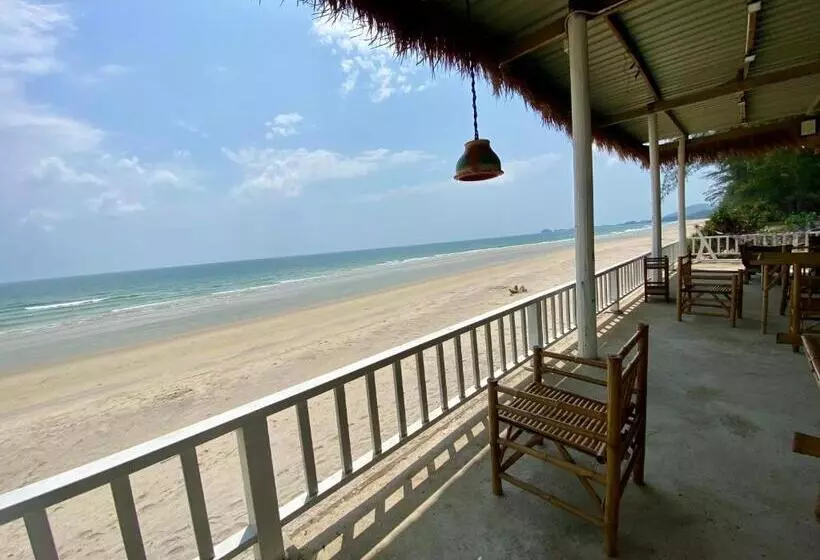 Majatalo หาดทรายขาวรีสอร์ท