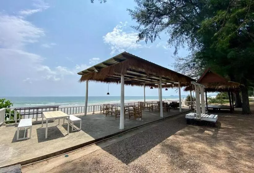 Majatalo หาดทรายขาวรีสอร์ท