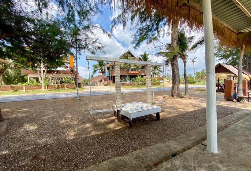 Pensjonat หาดทรายขาวรีสอร์ท