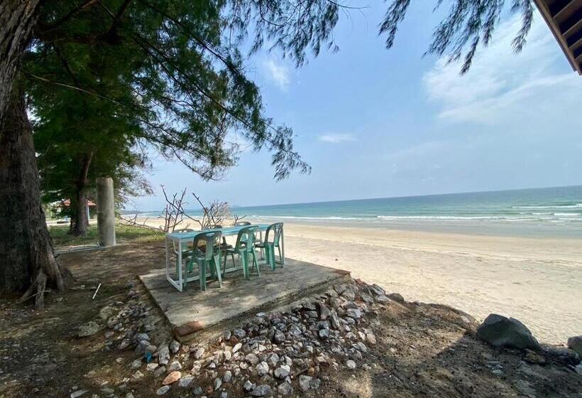 Pensjonat หาดทรายขาวรีสอร์ท