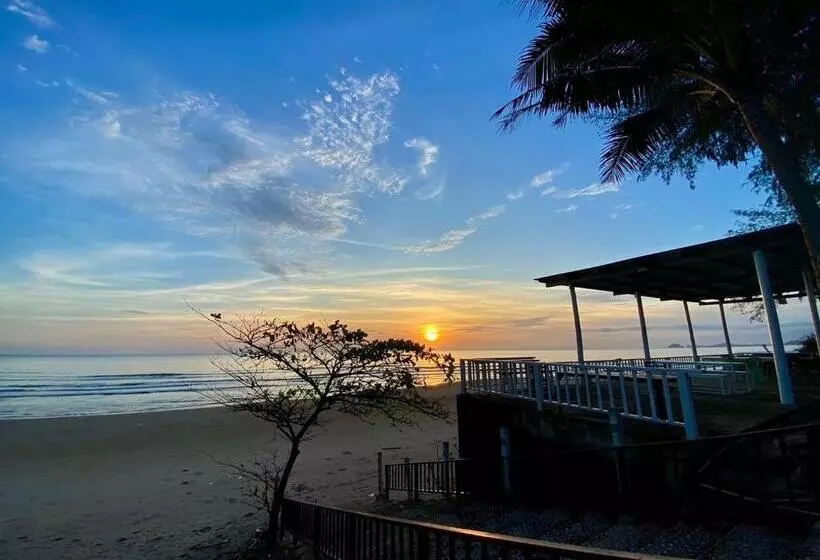 Majatalo หาดทรายขาวรีสอร์ท