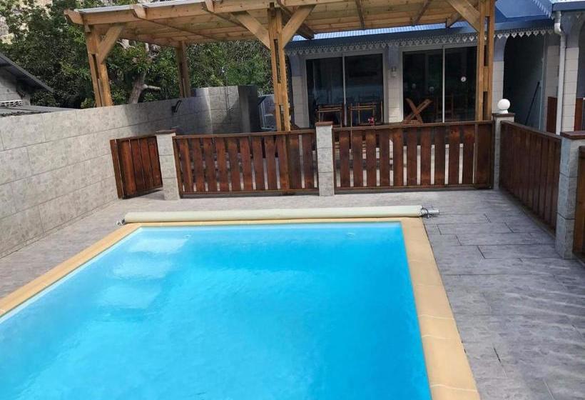 پانسیون Chez Guy Et Josiane