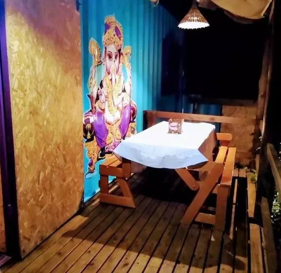 پانسیون Hindu Box Containers E Cabanas