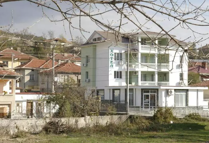 پانسیون Karadzhovy Guest House