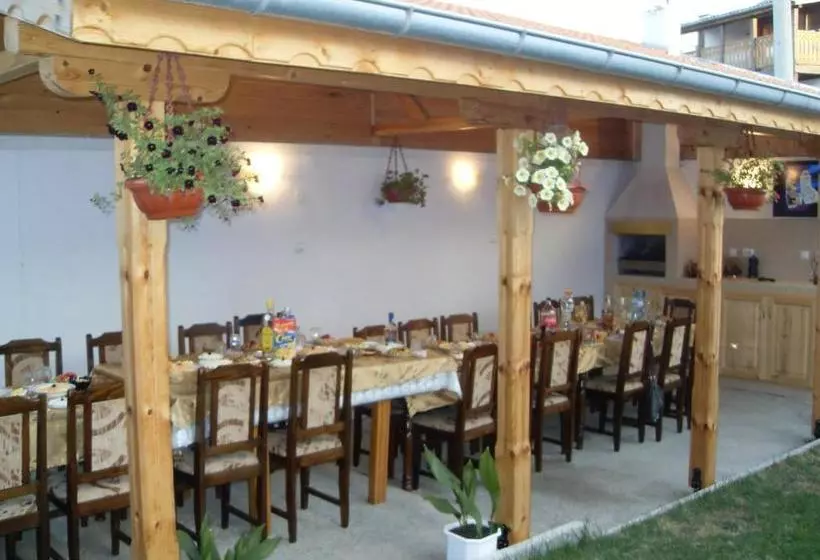 پانسیون Karadzhovy Guest House