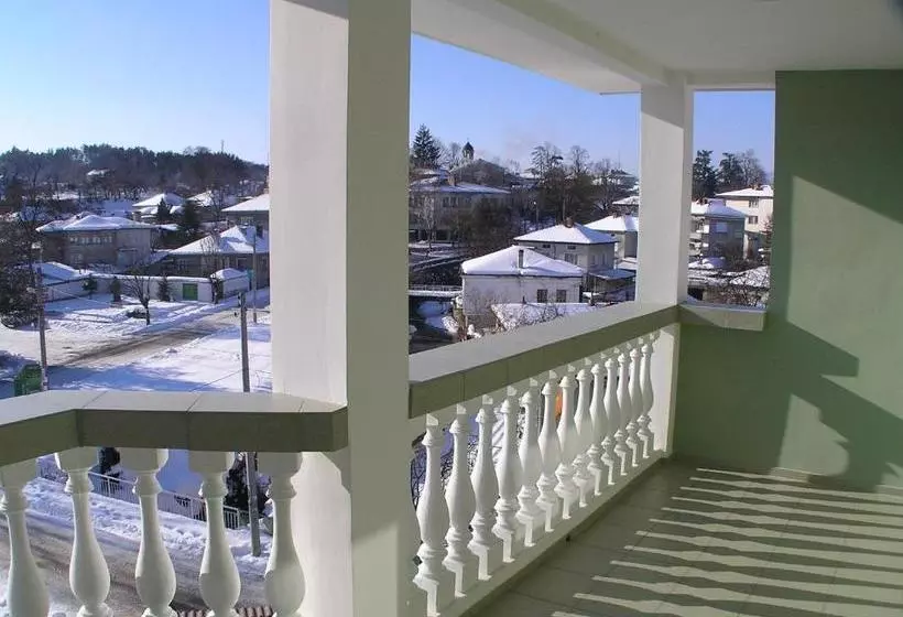 پانسیون Karadzhovy Guest House