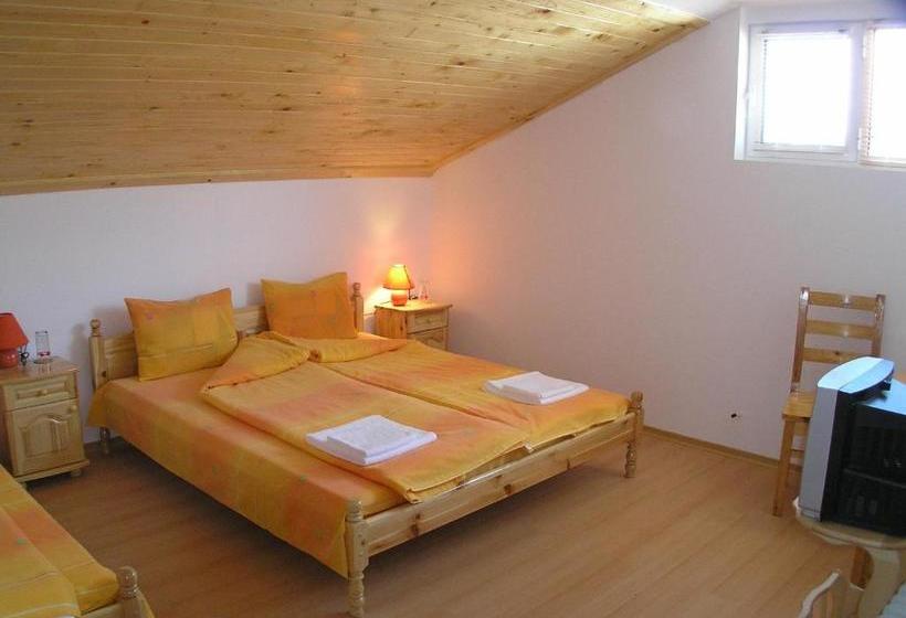 פנסיון Karadzhovy Guest House